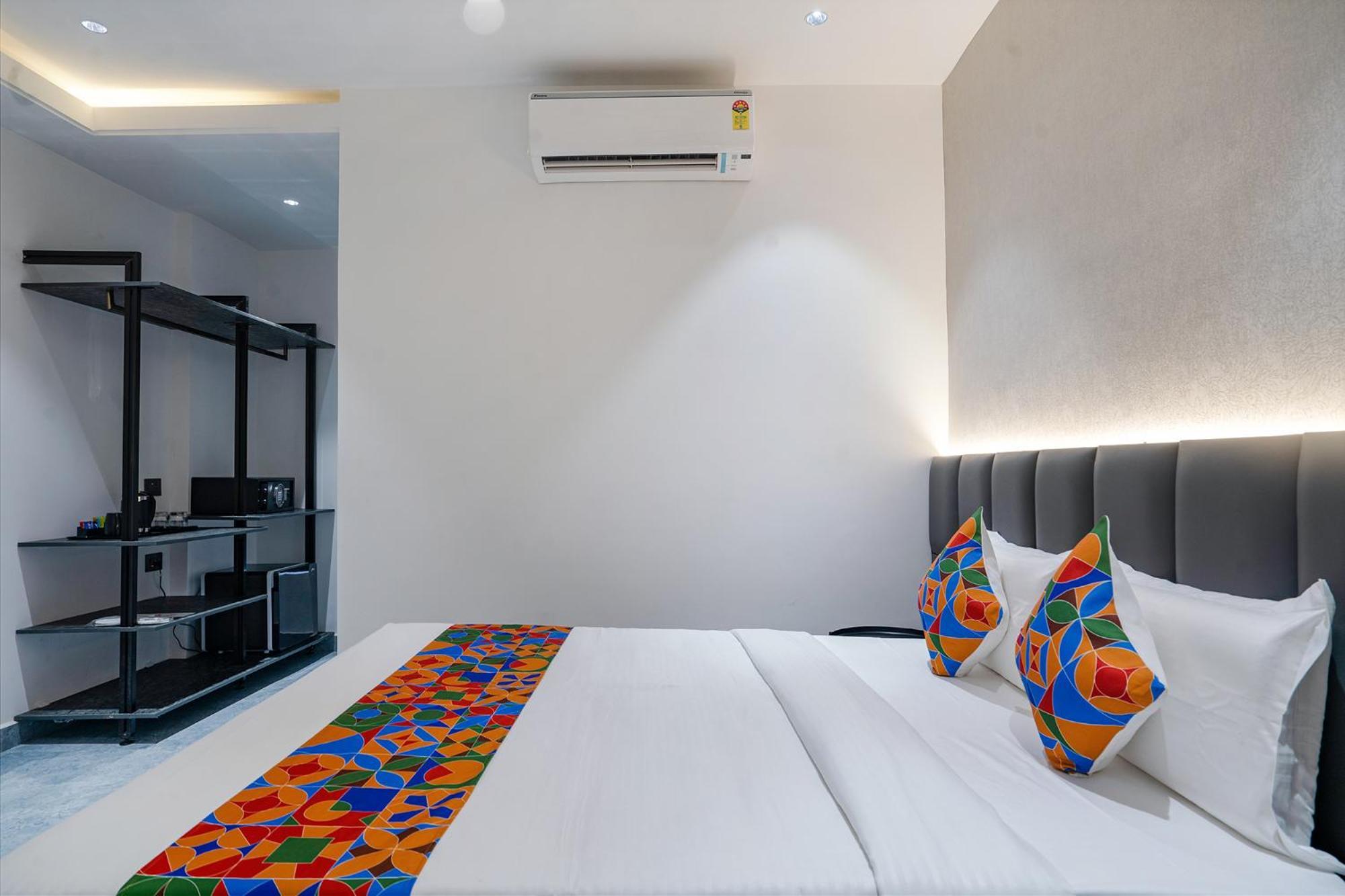 Fabhotel Prime Cloud 5 Studios Hyderabad Ngoại thất bức ảnh