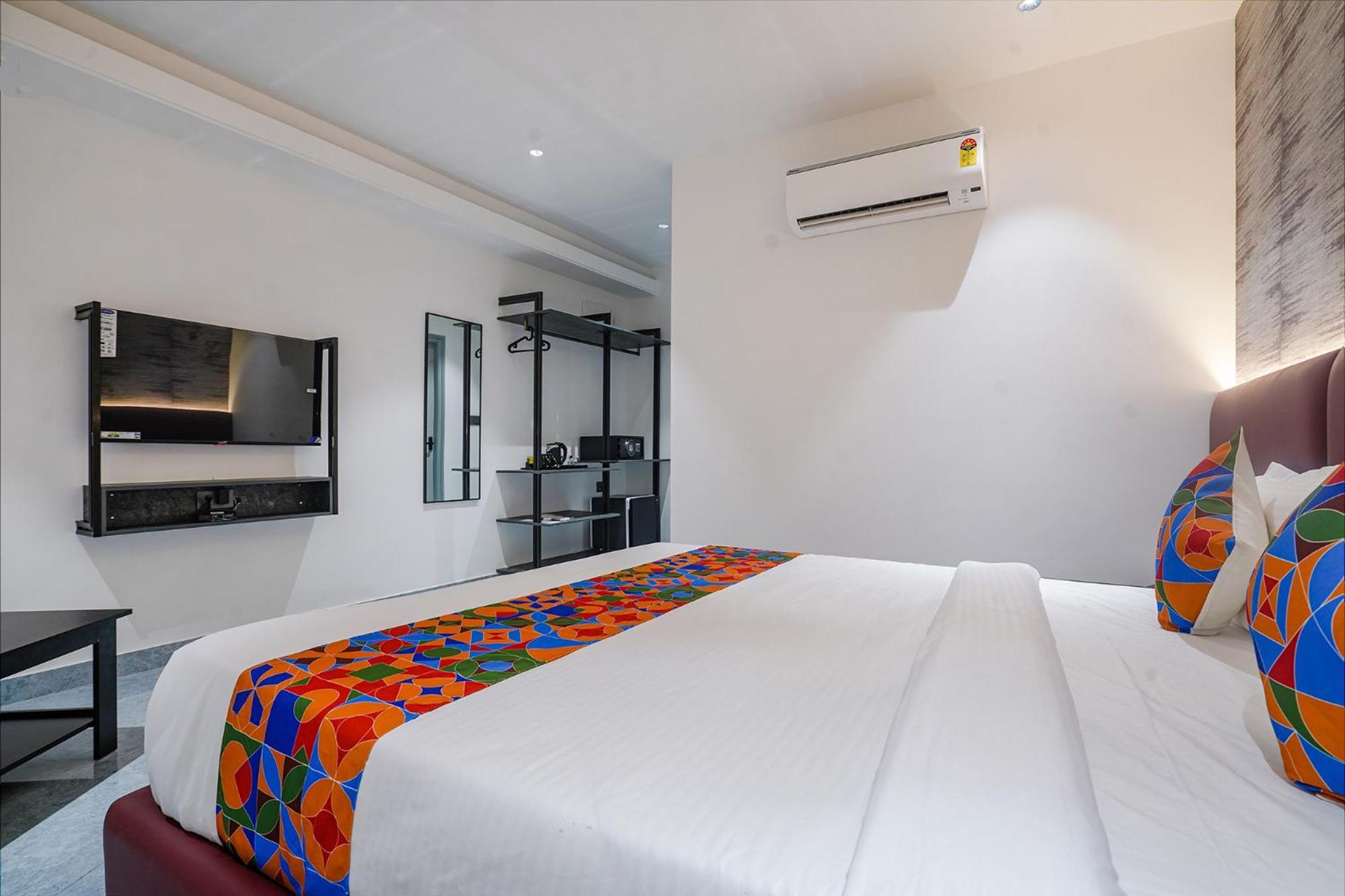 Fabhotel Prime Cloud 5 Studios Hyderabad Ngoại thất bức ảnh