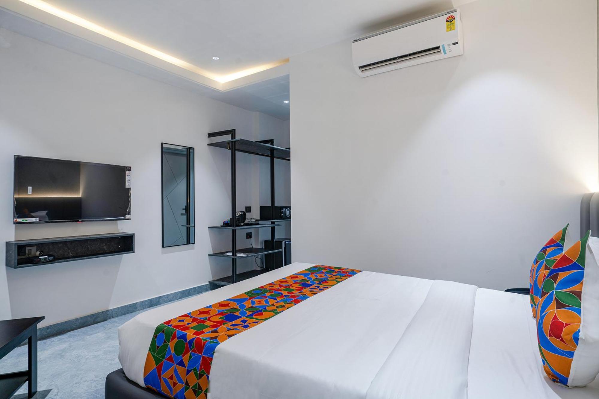 Fabhotel Prime Cloud 5 Studios Hyderabad Ngoại thất bức ảnh