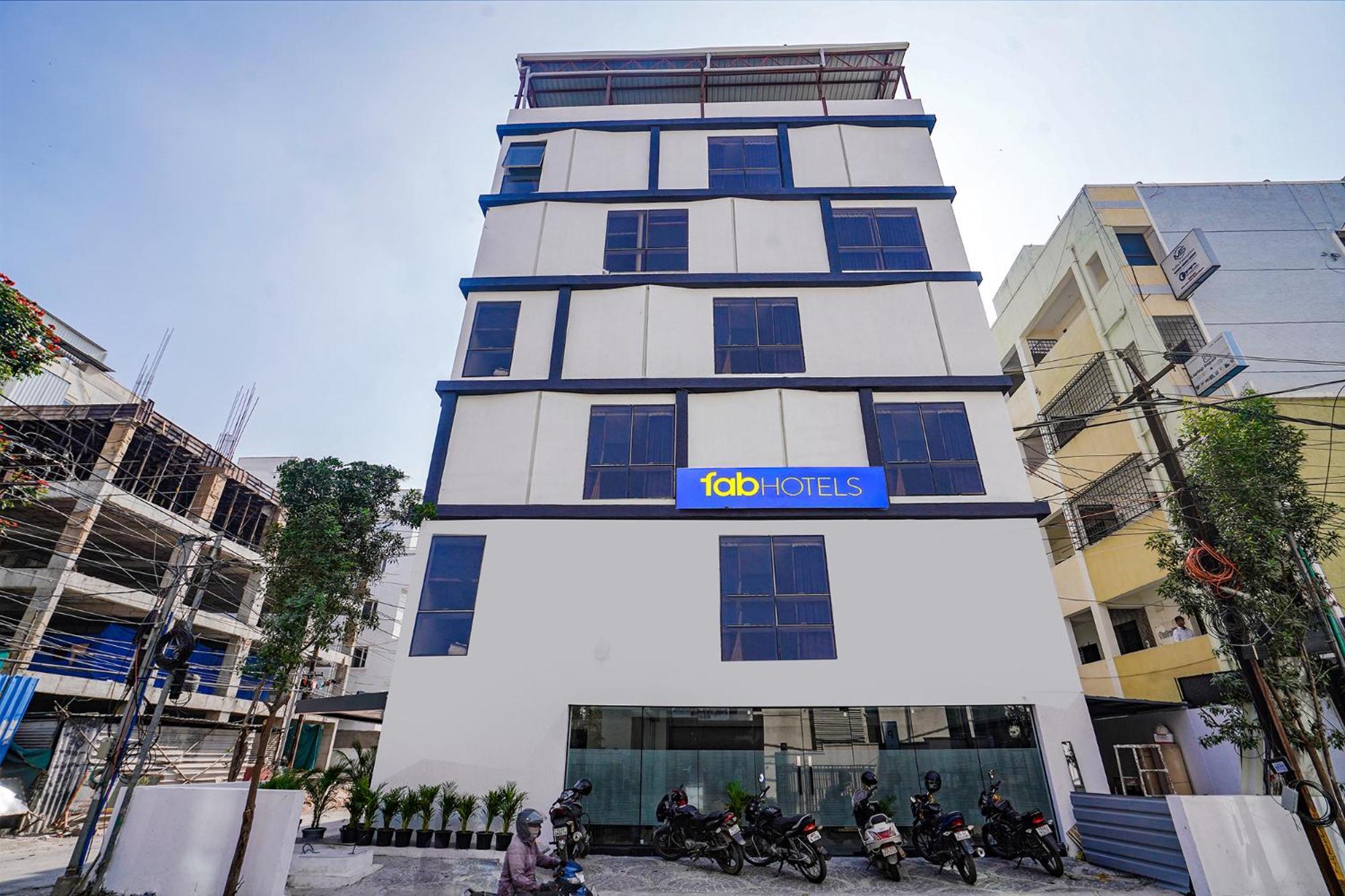 Fabhotel Prime Cloud 5 Studios Hyderabad Ngoại thất bức ảnh