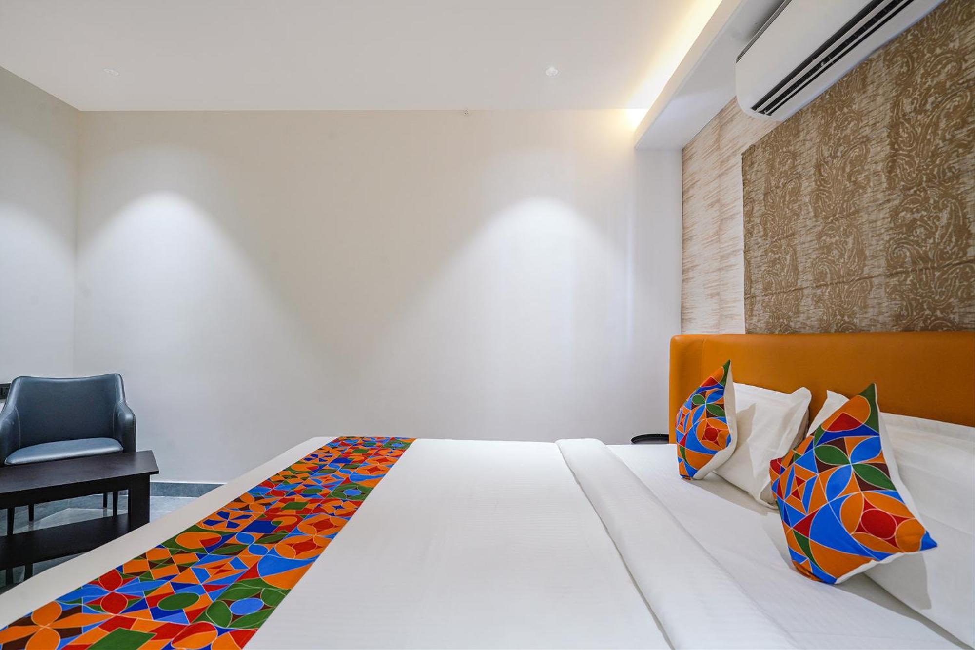 Fabhotel Prime Cloud 5 Studios Hyderabad Ngoại thất bức ảnh