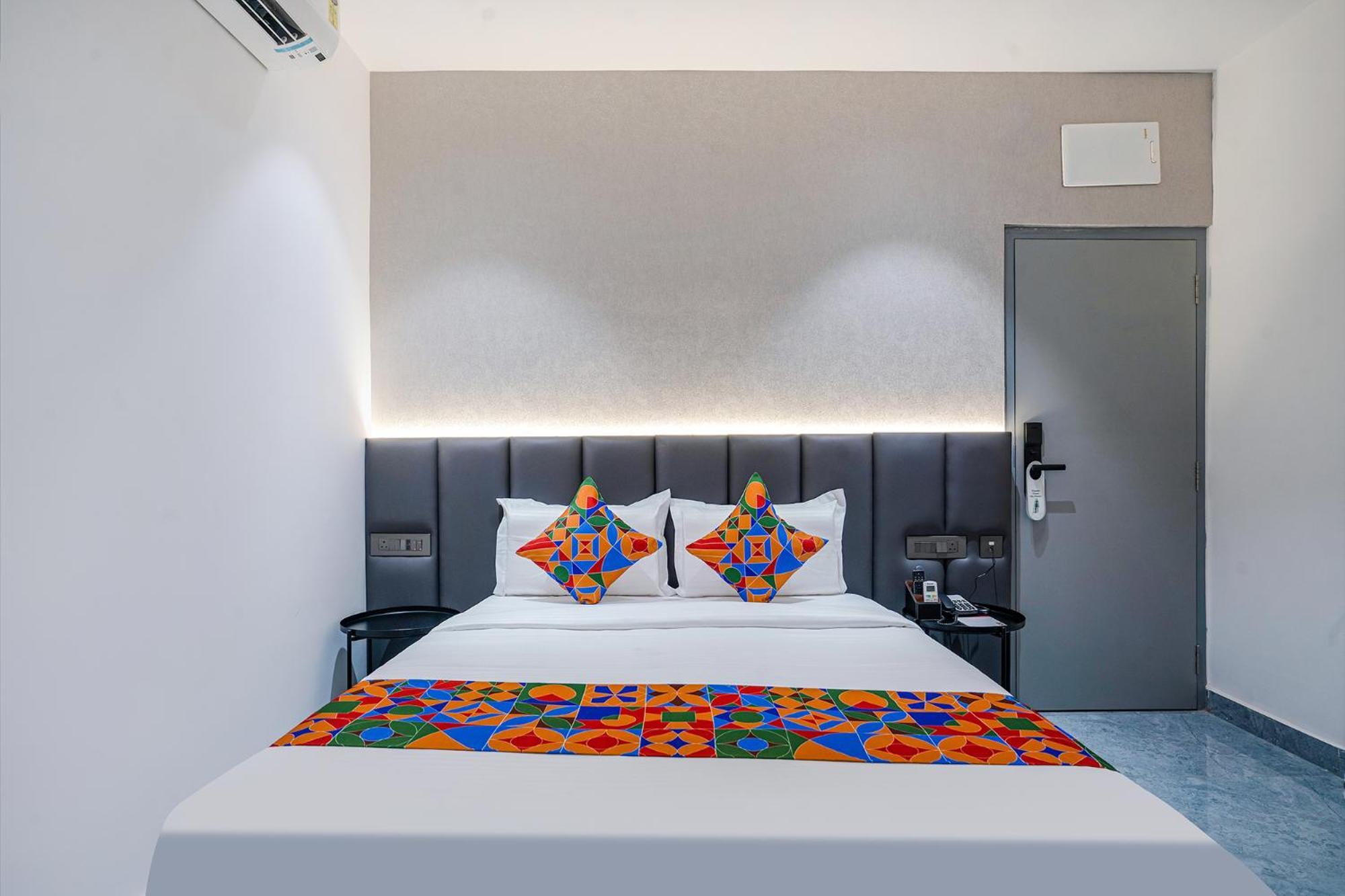 Fabhotel Prime Cloud 5 Studios Hyderabad Ngoại thất bức ảnh