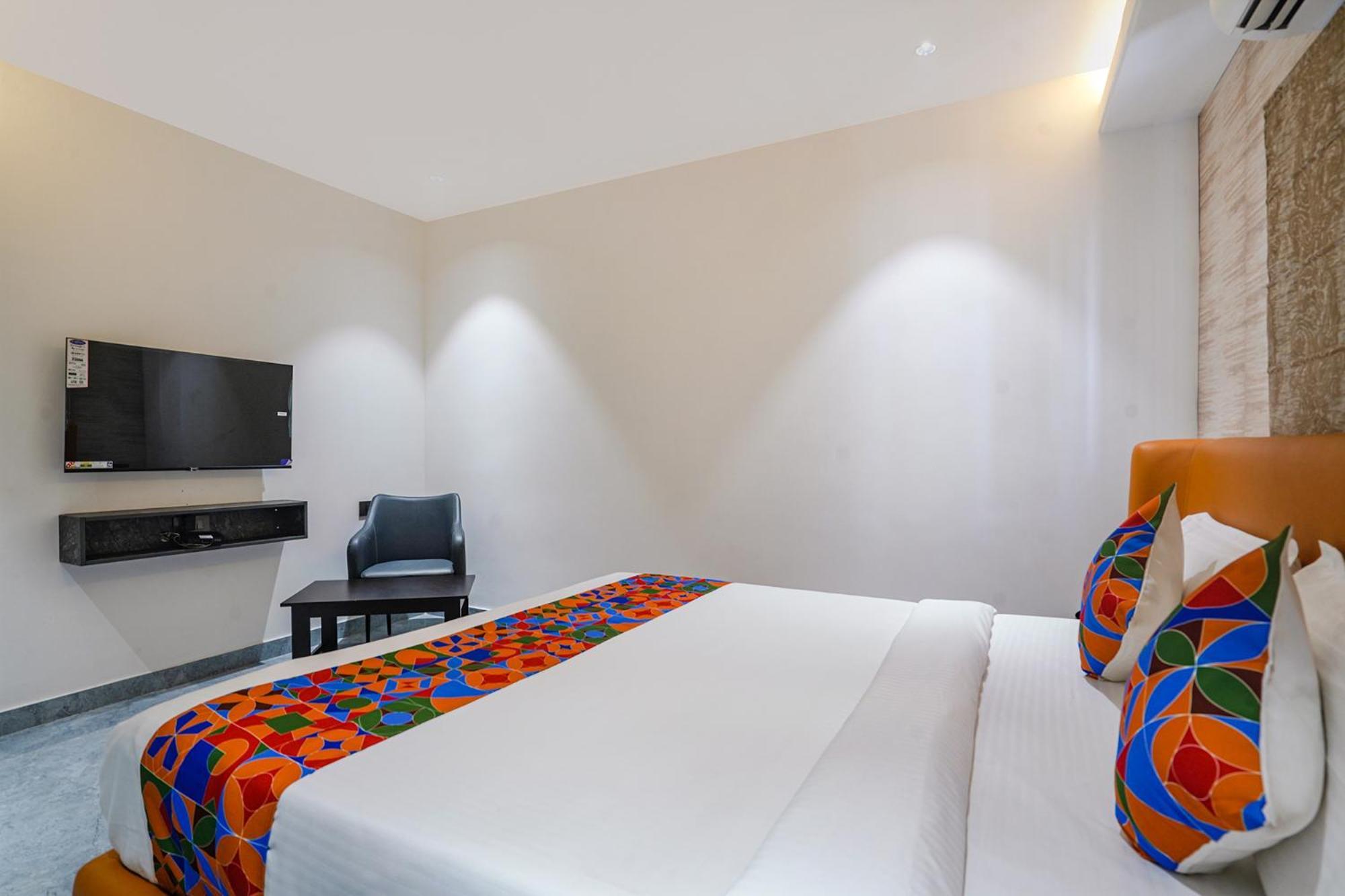 Fabhotel Prime Cloud 5 Studios Hyderabad Ngoại thất bức ảnh