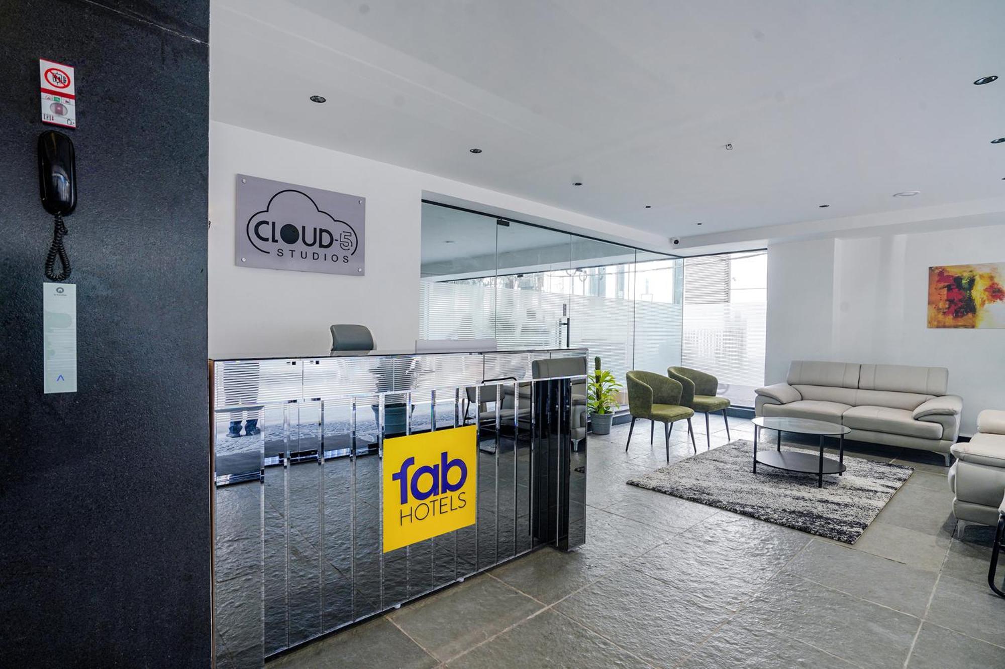 Fabhotel Prime Cloud 5 Studios Hyderabad Ngoại thất bức ảnh